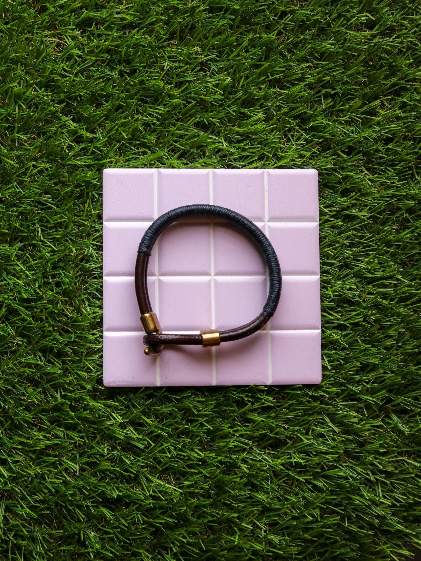 [MISFIT/SAMPLE] Friendship Leather Bracelet | 8.25" DARK BROWN + INDIGO THREAD + BRASS