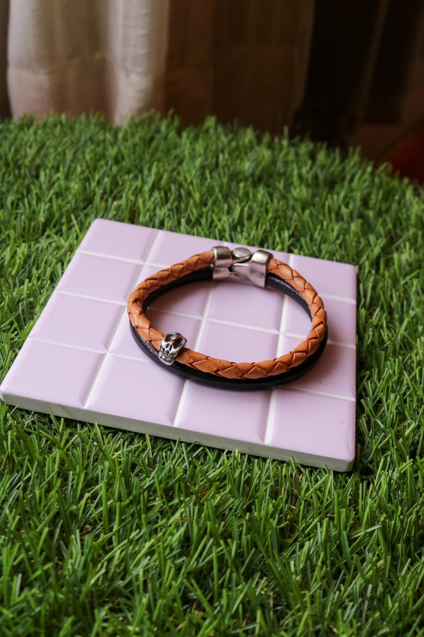 [MISFIT/SAMPLE] Friendship Leather Bracelet | 7.5" NATURAL BRAID + BLACK + SKULLY