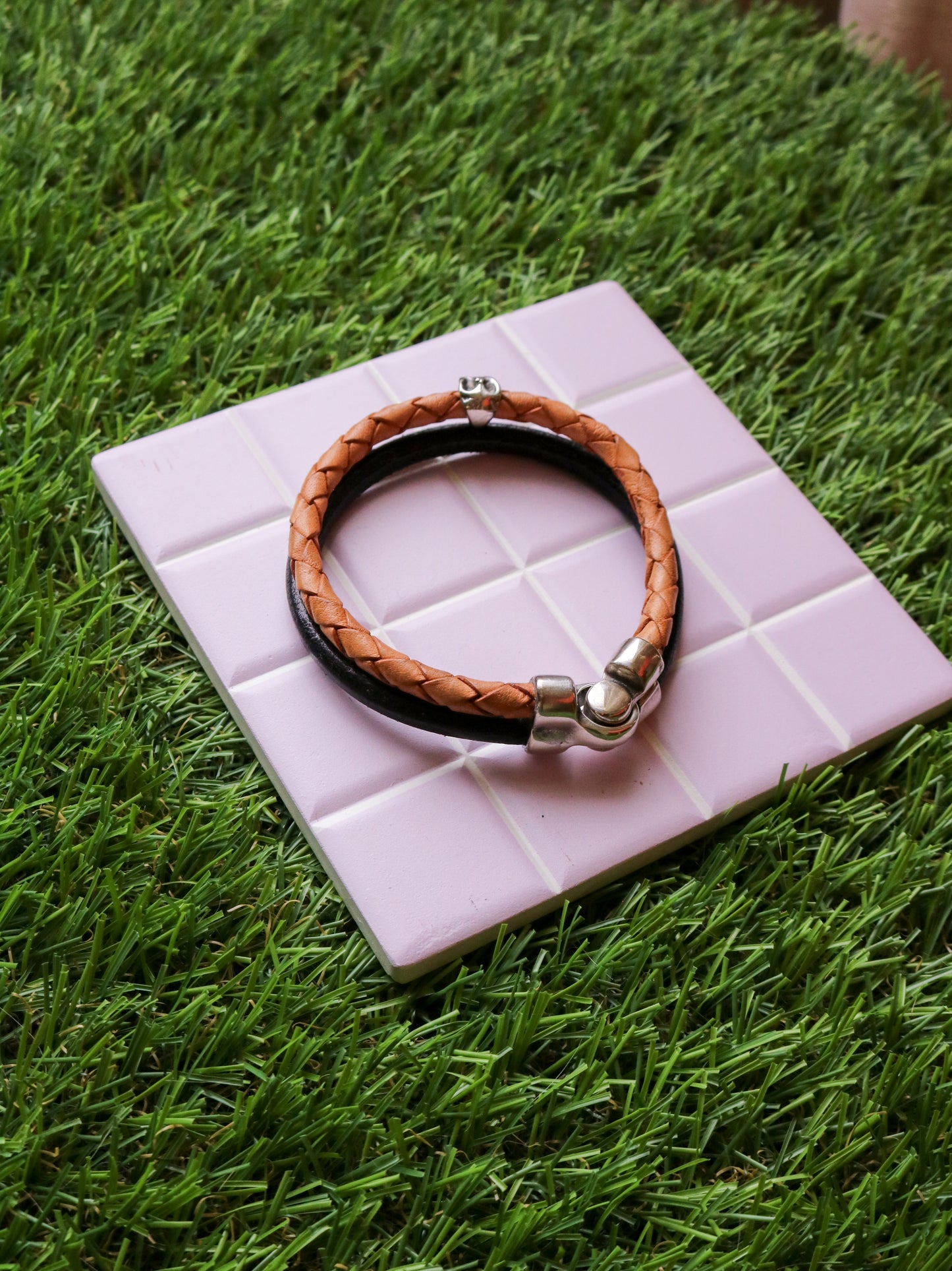[MISFIT/SAMPLE] Friendship Leather Bracelet | 7.5" NATURAL BRAID + BLACK + SKULLY
