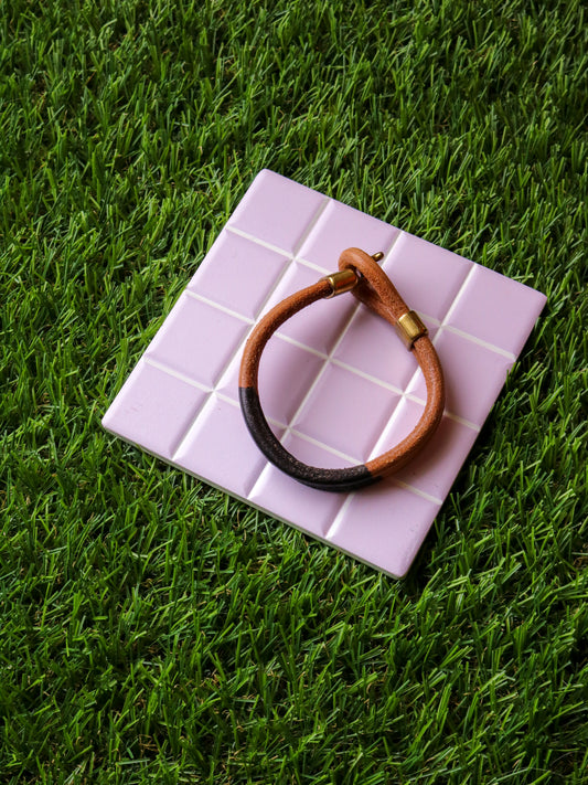 [MISFIT/SAMPLE] Friendship Leather Bracelet | 7.75"  NATURAL + HELLA BLACK SKINNY DIP
