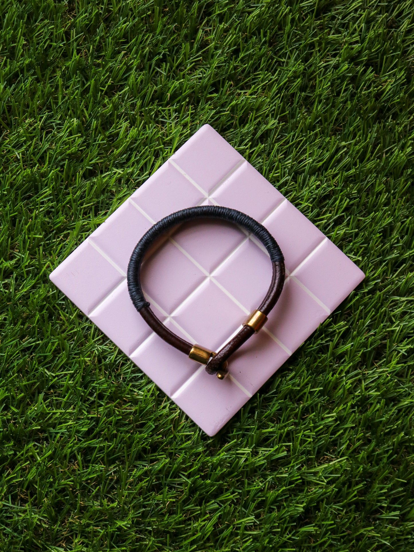 [MISFIT/SAMPLE] Friendship Leather Bracelet | 8.25" DARK BROWN + INDIGO THREAD + BRASS