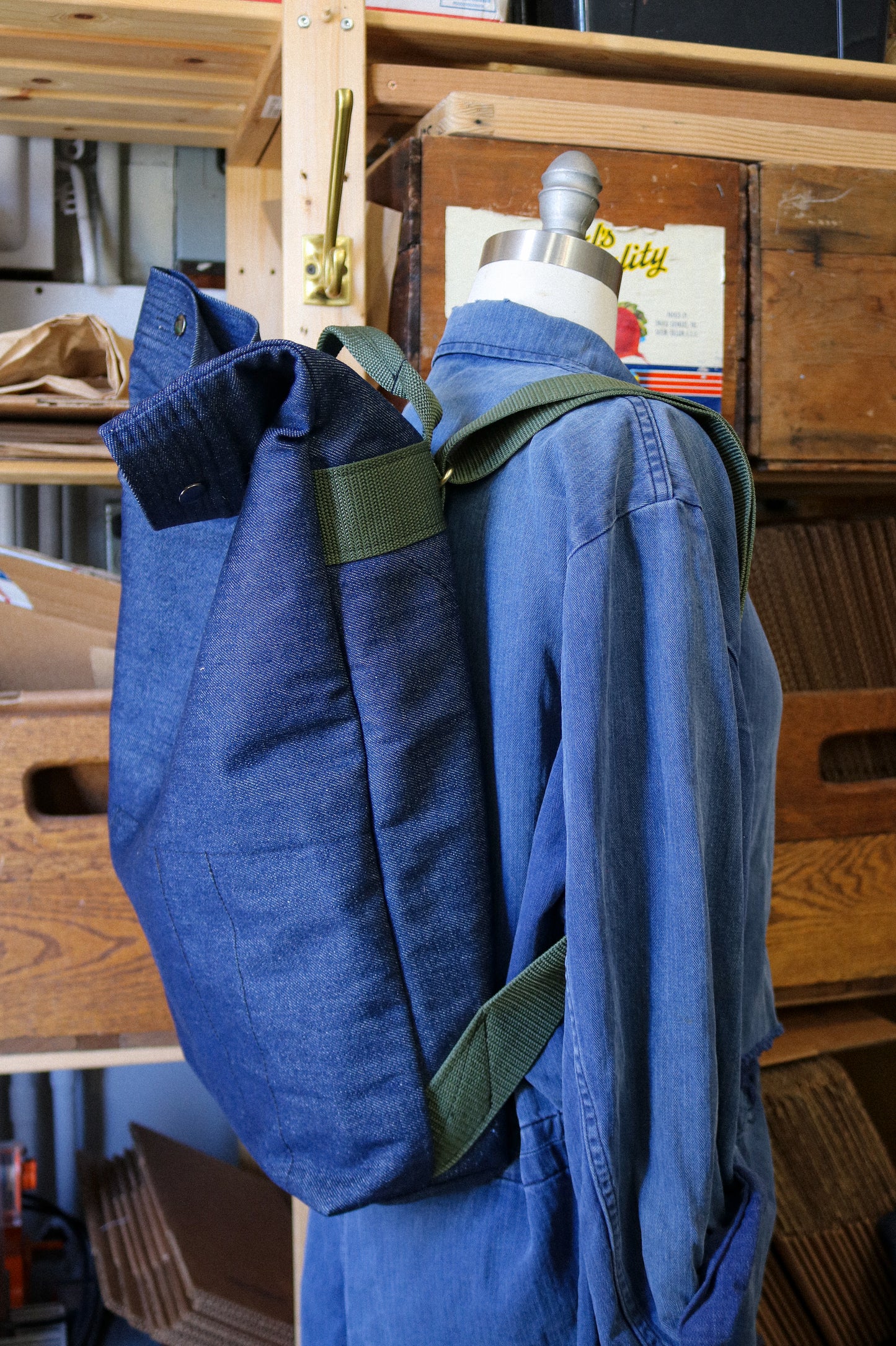 [MISFIT/SAMPLE] Denim Fold-Over Backpack | OLIVE GREEN NYLON STRAPS