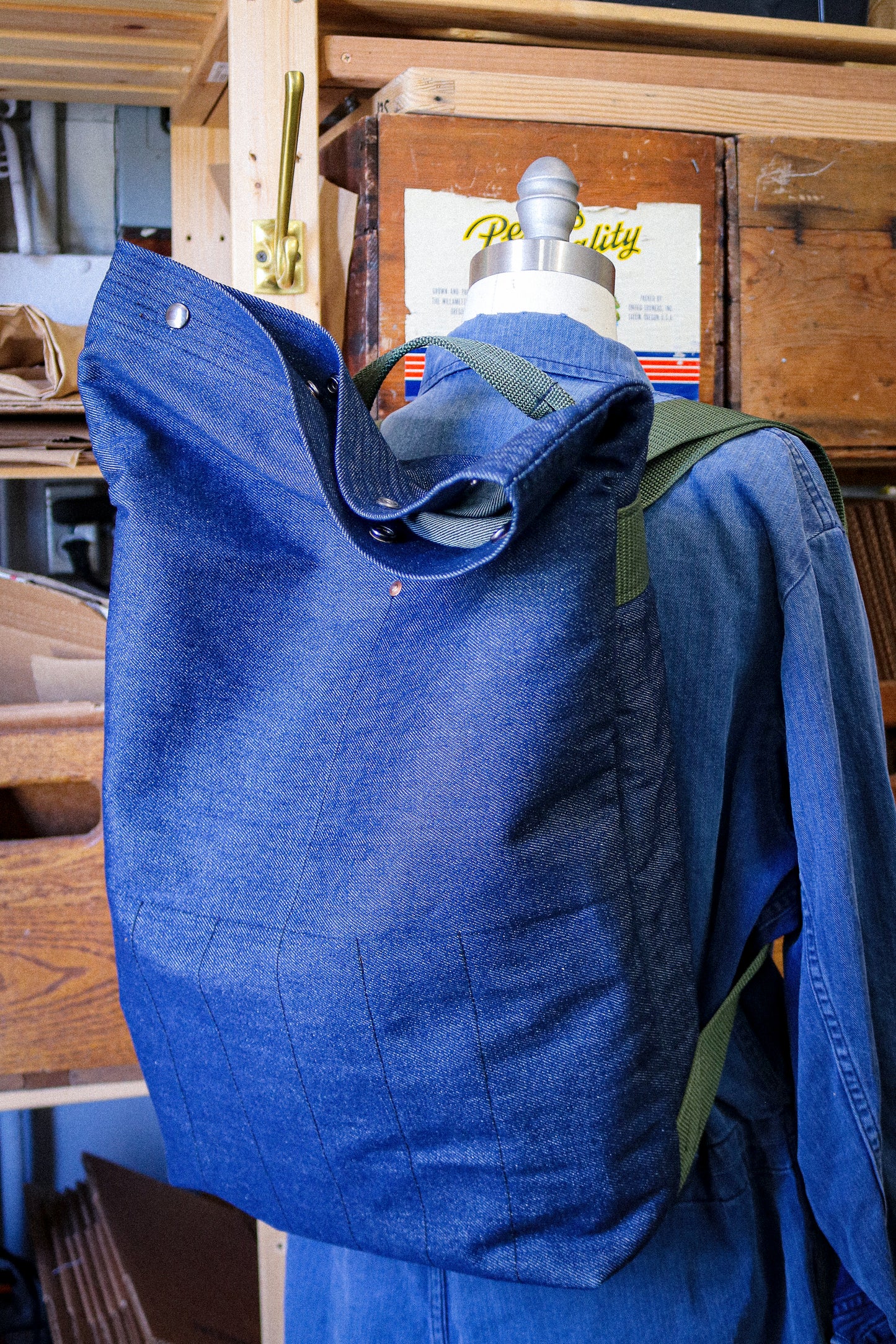 [MISFIT/SAMPLE] Denim Fold-Over Backpack | OLIVE GREEN NYLON STRAPS